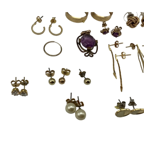 86 - A collection of 9ct gold and yellow metal earrings together with  an amethyst pendant and matching e... 