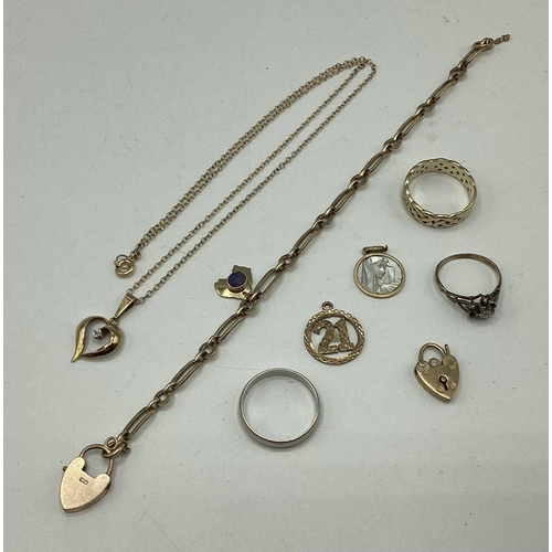 88 - A collection of 9ct gold items. 9.75g.