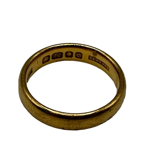 61 - 22ct gold wedding band, 2g size J