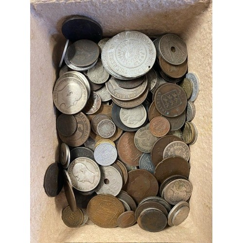 111 - A collection of C19th and C20th British and World Coins, see images for condition