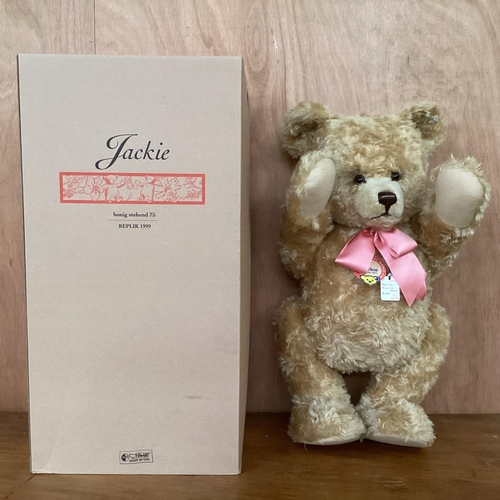 107 - A large Steiff bear, Jackie, 75cm, 1953 replica, limited 1000 made in 1999, with box and certificate... 