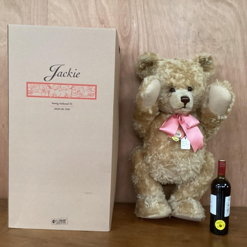 107 - A large Steiff bear, Jackie, 75cm, 1953 replica, limited 1000 made in 1999, with box and certificate... 