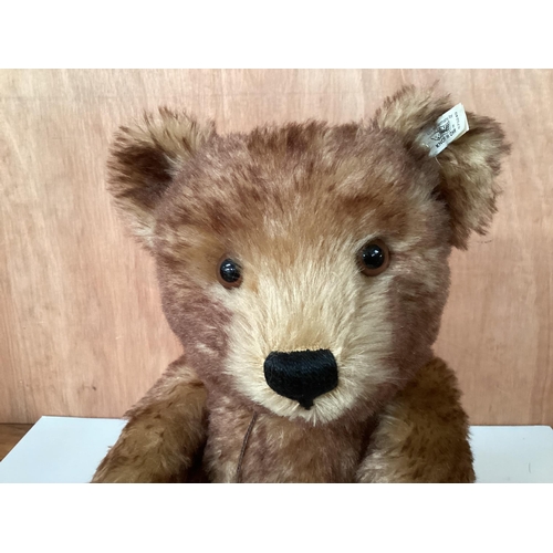 115 - Two Steiff bears, boxed with Certificates, to include Vincent Teddy, Limited, Chestnut 38cm ; Peace ... 