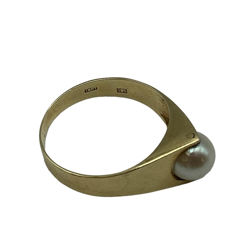 18 - Three pearl set gold rings. Two 9ct examples and a 14ct all set with single cultured pearl. 8.3 g.