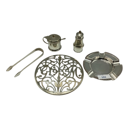 101 - A collection of sterling silver items to include an ashtray and teapot stand, gross weight 560 g