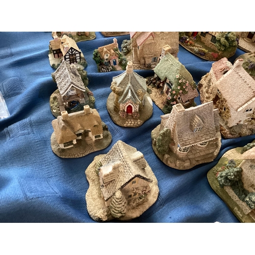 250 - A quantity of Lilliput Lane, see all images