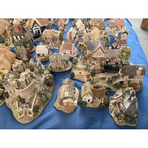 250 - A quantity of Lilliput Lane, see all images