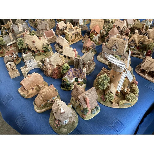 250 - A quantity of Lilliput Lane, see all images