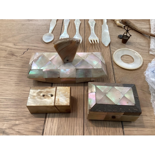 258 - A quantity of Mother of Pearl items, see all images for details