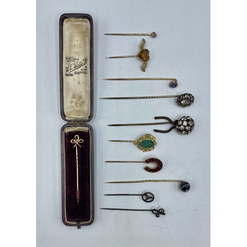 170 - A collection of unmarked yellow and white metal gem and paste set tie pins.