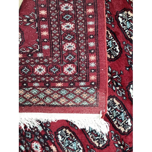 510 - Burgundy rug with beige and pink medallion 123 cm x 172 cm