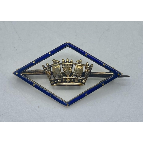 104 - A 15ct gold and enamel lapel brooch marked Page Plymouth. 3.1g. 3.5cm (w)
