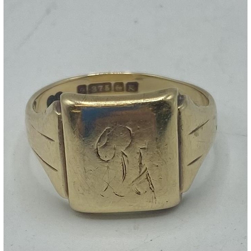 93 - A 9ct gentleman's gold signet ring. 7.6g. Size T.