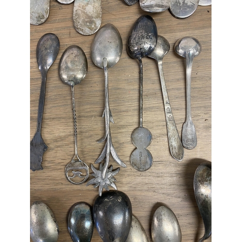 121 - A collection of continental and unmarked white metal items. Gross weight approx 83 0zt