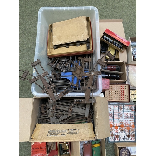 220 - A quantity of various toys, vintage toys, Meccano, train set, including Mandarin Chinese Checkers (w... 