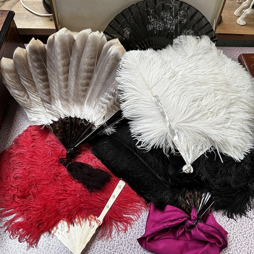 299 - A quantity of vintage fans, to include three ostrich and another, and a boxed jet black and lace fan... 