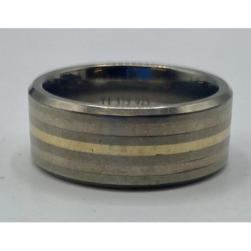 43 - A 9ct gold , titanium and silver gents wedding band, Size S. 6.40g.