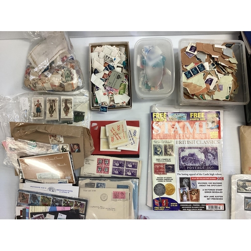 274 - A large collection of loose UK and world stamps.