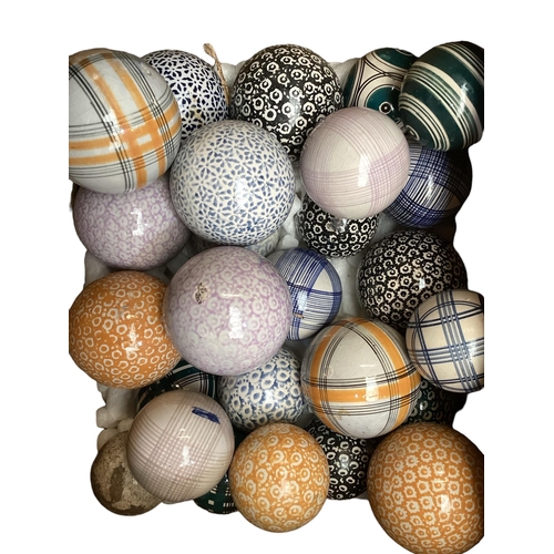 309 - A large quantity of 19th and early 20th century carpet balls, in various patterns and colours, inclu... 