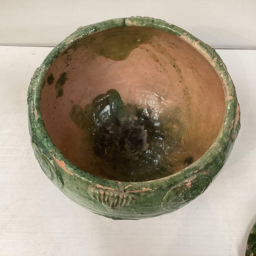 374 - A  Yuan Dynsty style green glazed lidded vase, 36cmH