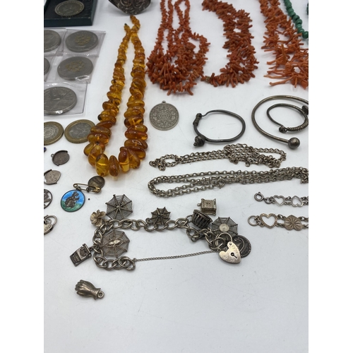 116 - A collection of costume and bead jewellery to include a malachite bead necklace. white metal items a... 
