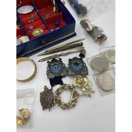 137 - A collection of costume jewellery to include an Arts and Crafts pewter and turquoise enamel belt buc... 