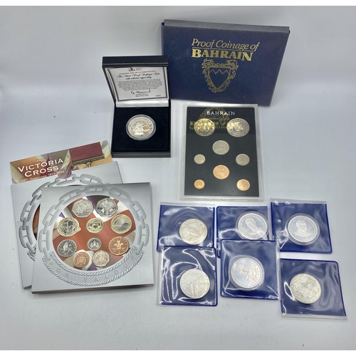 142 - A collection of 20th century commemorative coinage.