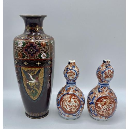 272 - A Cloisonné vase together with a pair of Imari double gourd vases. 25cm(h) 15cm(h)