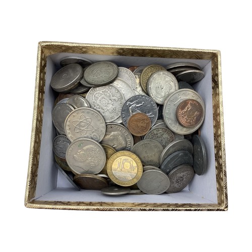 77 - A collection of 20th century World and UK coinage and banknotes.