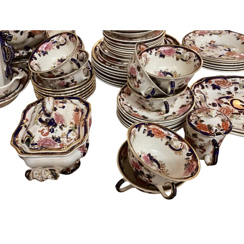 433 - Large collection of Mason's Manadalay ceramic dinner wear, to include lidded Turrins, punch bowl and... 