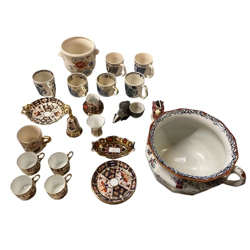 451 - A collection oif mixed ceramics to include Royal Crown Derby Old Imari items, Masons Chartreuse and ... 