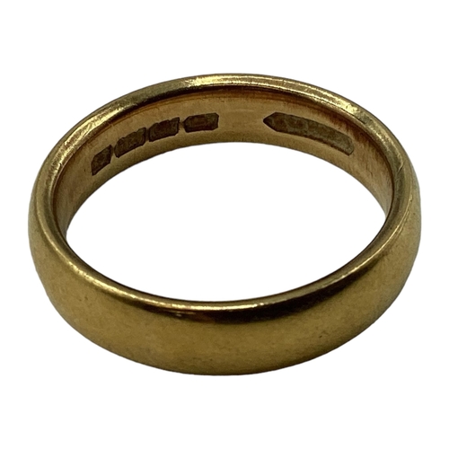 104 - A 22ct wedding band. Size M. 7.0g.