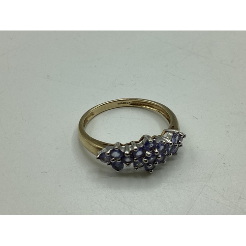 98 - A 9ct gold and tanzanite cluster ring. Size T. 2.4g.