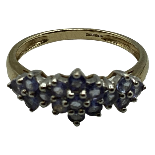 98 - A 9ct gold and tanzanite cluster ring. Size T. 2.4g.