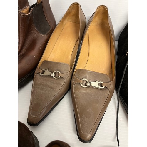 259 - Vintage and modern Shoes: 14 pairs, including 8 pairs of Hermes, Charles Jourdan, Tods, all in used ... 