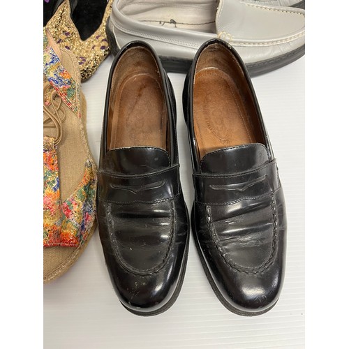 259 - Vintage and modern Shoes: 14 pairs, including 8 pairs of Hermes, Charles Jourdan, Tods, all in used ... 