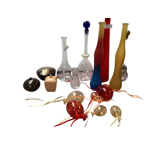 413 - A collection of modern decorative glass items