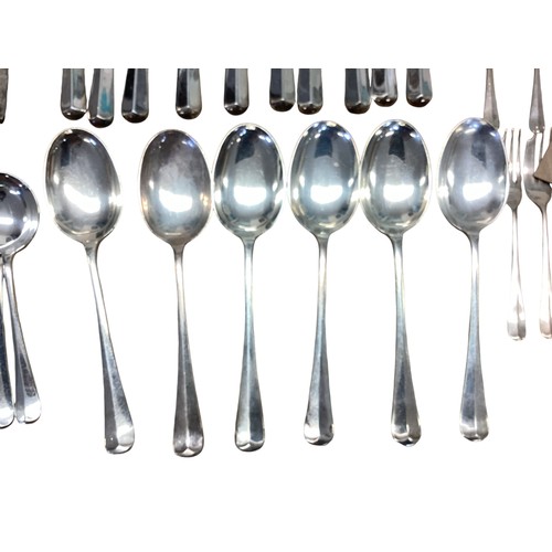 62 - A twelve person sterling silver flat ware service by MDQ Sheffield, 1971. Total sterling weight 136.... 