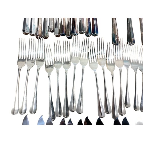 62 - A twelve person sterling silver flat ware service by MDQ Sheffield, 1971. Total sterling weight 136.... 