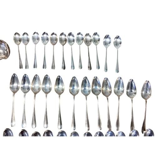 62 - A twelve person sterling silver flat ware service by MDQ Sheffield, 1971. Total sterling weight 136.... 