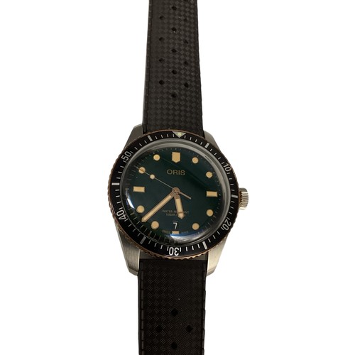 123 - Oris. A Gentleman's Wristwatch. Bronzed and black enamel bezel. Green 30mm face. Original box, outer... 