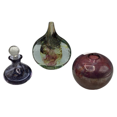 461 - A collection of art glass to include Caithness example and a Mdina style glass vase.