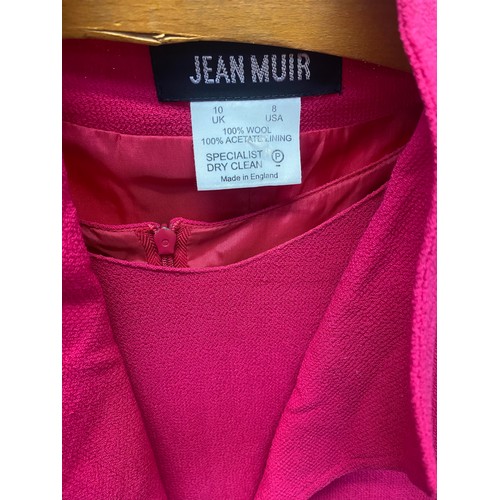 231 - A 1980s JEAN MUIR fuschia pinkfine wool 2-piece outfit, comprising a short sleeved shift dress and a... 