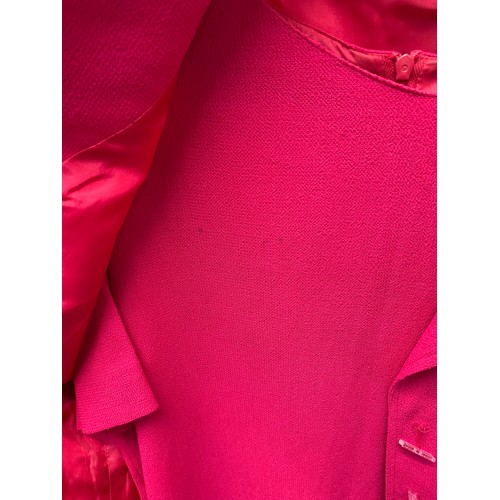 231 - A 1980s JEAN MUIR fuschia pinkfine wool 2-piece outfit, comprising a short sleeved shift dress and a... 