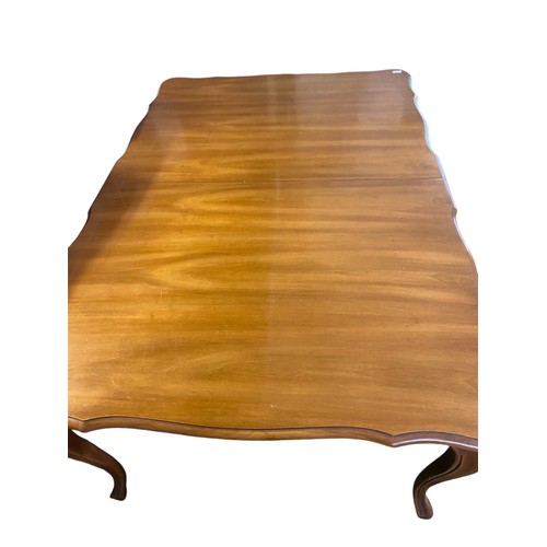 672 - French light chestnut oblong extendable draw leaf dining table with serpentine edging, no leaves pre... 