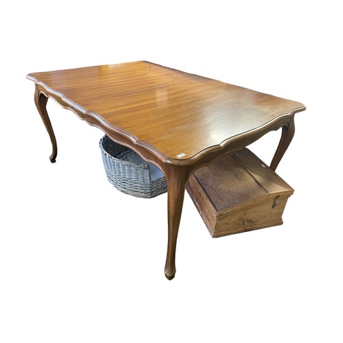 672 - French light chestnut oblong extendable draw leaf dining table with serpentine edging, no leaves pre... 