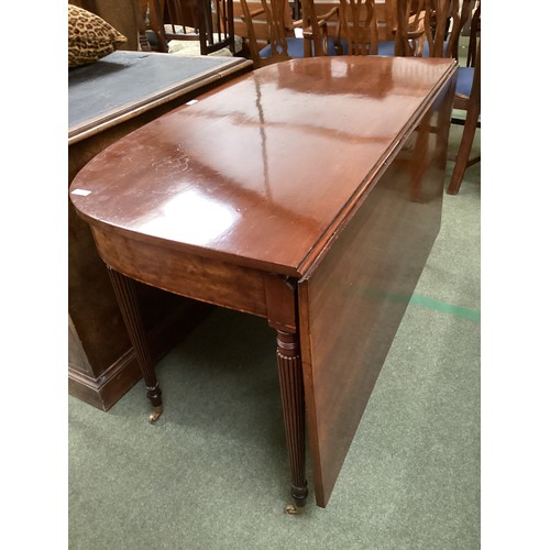 631 - Good Regency mahogany extending dining table of 2 d-ends and central section, all supported on slend... 