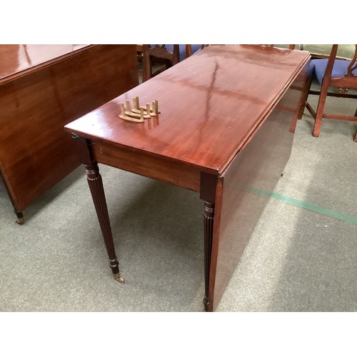 631 - Good Regency mahogany extending dining table of 2 d-ends and central section, all supported on slend... 