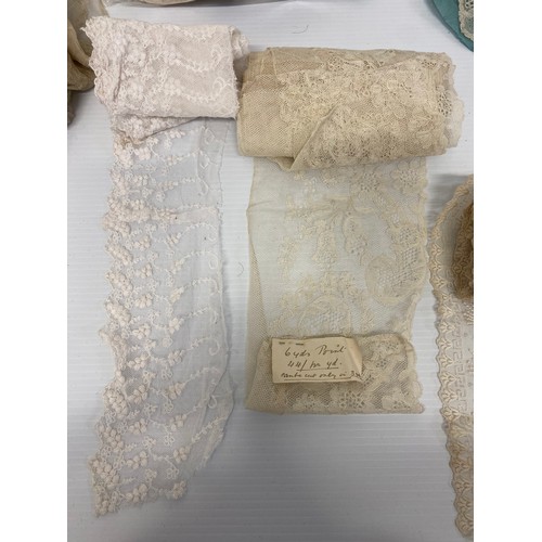 167 - A large quantity of various pieces of lace, different designs and ages, antique and later. To includ... 