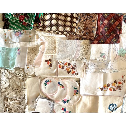 264 - A quantity of vintage accessories and linen, to include a quantity of embroidered and laced table ma... 